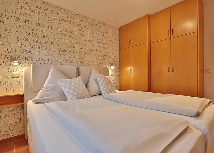 Am Rosenhain 23 Am Rosenhain 23 01 *